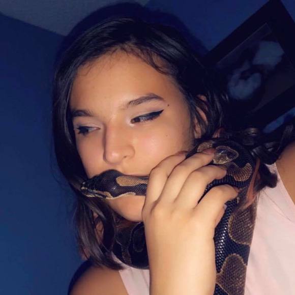 Meet your Posher, Sarah - Picture 1 of 1